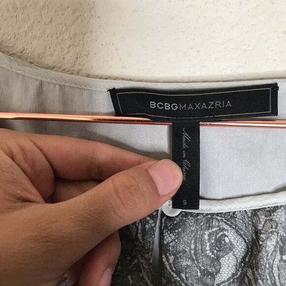 BCBGMAXAZRIA chiffon overlay satin crop blouse - Picture 4 of 4